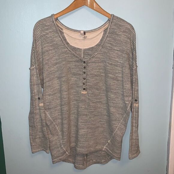 We the Free 3/4 button up Long Sleeve Small - Picture 1 of 4